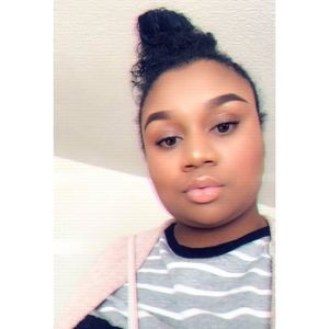 Meet your Posher, Michaela